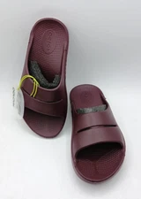 OOFOS OOahh Slide Cabernet 1100 US Men’s 3 Women’s 5 EU 36