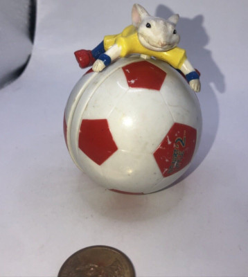 Stuart Little 2 Soccer Ball  Figure Wendy's Kids Meal Toy 2002