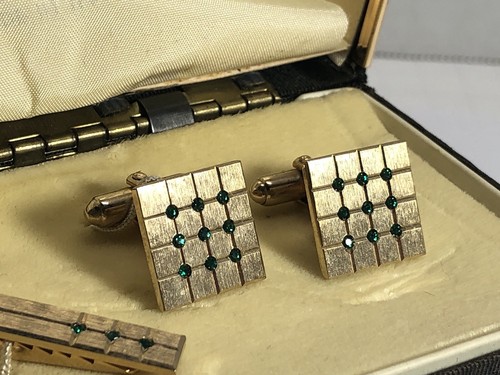 Vintage Anson Gold Toned Square Cufflinks and Tie Clip with Green Rhinestones - Picture 10 of 15