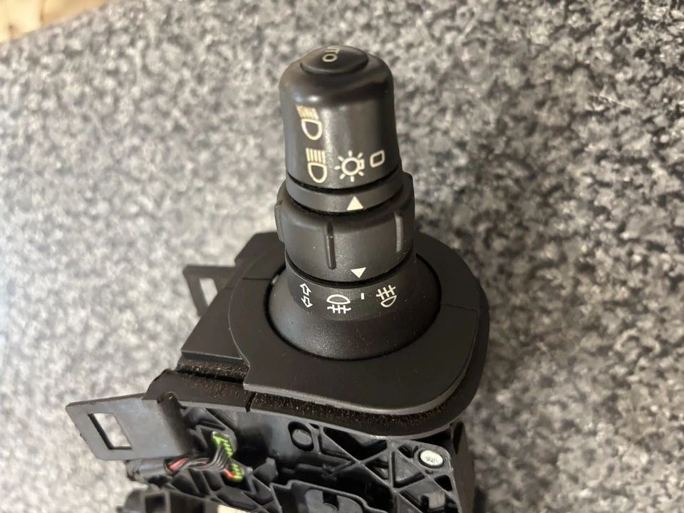 UNIDAD COMPLETA INDICADOR TALLO/LIMPIAPARABRISAS/LUCES RENAULT SCENIC 2008 8200127727 Foto 4 de 4