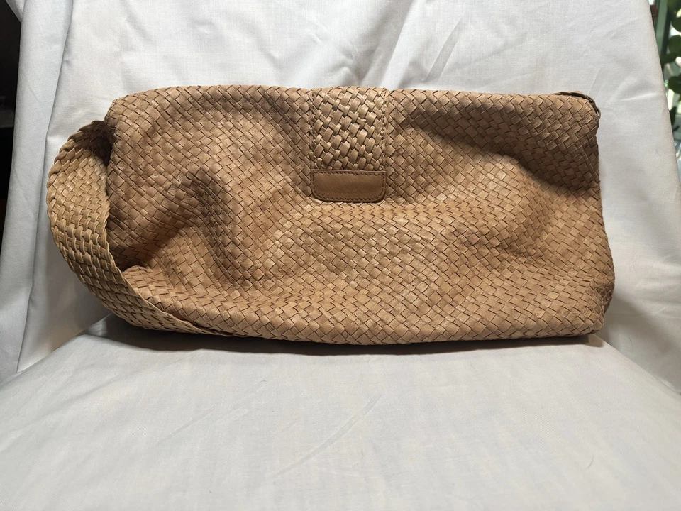 Bolso de hombro Hobo de cuero tejido beige Elliott Lucca Foto 4 de 4