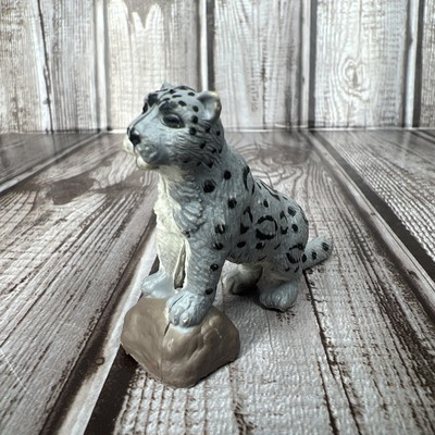K&M Int Snow Leopard Figurine Figure 2.5'' Animal Cat Gray Miniature Dollhouse