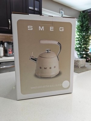 Smeg 50's Retro Style Stovetop Whistling Tea Kettle 2.3L White