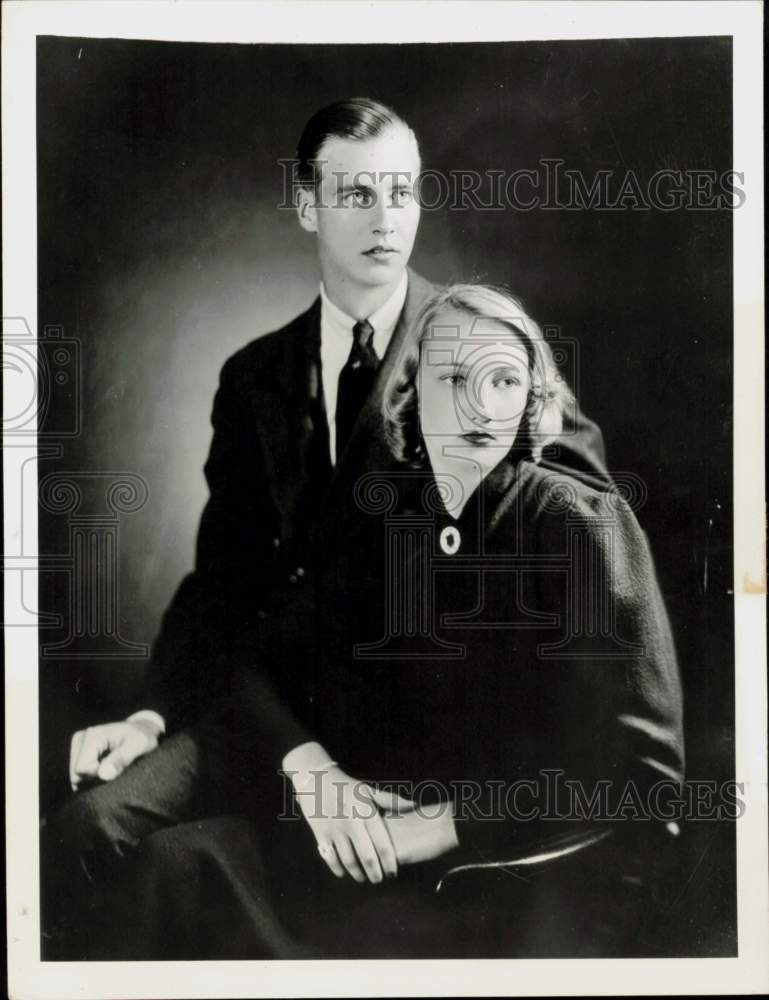 1937 Press Photo John A. Roosevelt and fiancee Anne Clark in New York