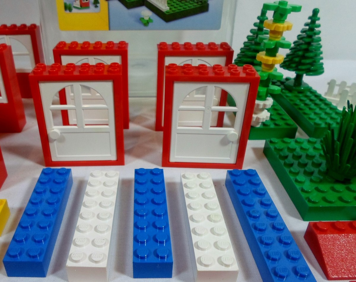 LEGO 2006 CREATOR # 5477 CLASSIC HOUSE BUILDING SET w/ LOT OF