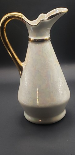 Pitcher w cream iridescent colors with gold handle and trim. Small and beautiful - Picture 2 of 4