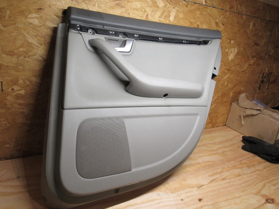Painel interno traseiro direito da porta Audi A4 Sedan 2005-2008 cinza - Imagem 3 de 4