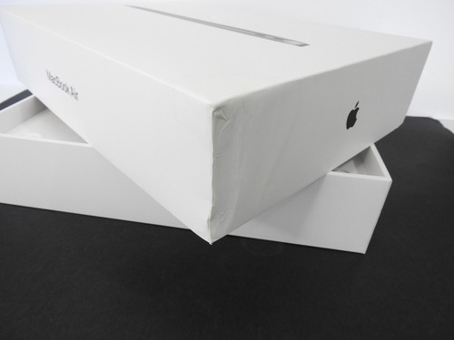 EMPTY WHITE BOX Apple MacBook Air 13.3" A2179, 1.1 Ghz DC 8GB Mem 256GB SSD - Picture 9 of 12