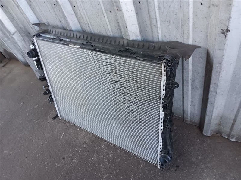 Radiador principal Mercedes GLC300 16-19 0995003303 Foto 2 de 4