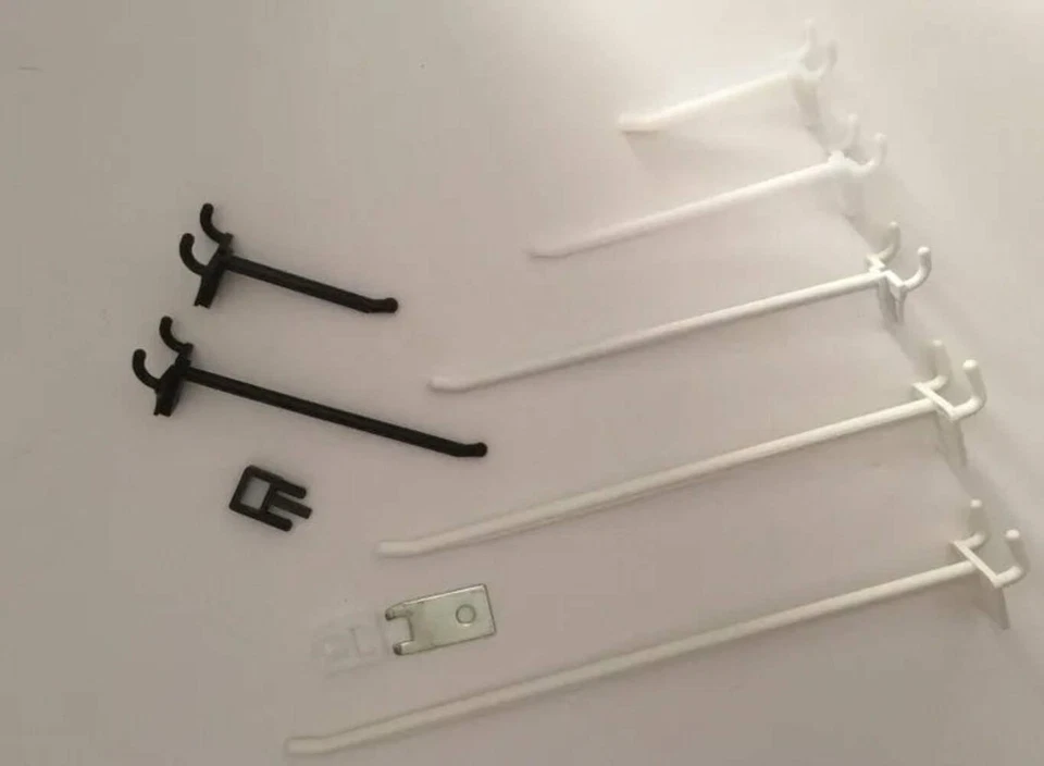 (PAQUETE DE 50) Ganchos de clavija de plástico negro de 4 pulgadas para tablero de clavijas de 1/8'" y 1/4" (hecho en EE. UU.) Foto 2 de 4