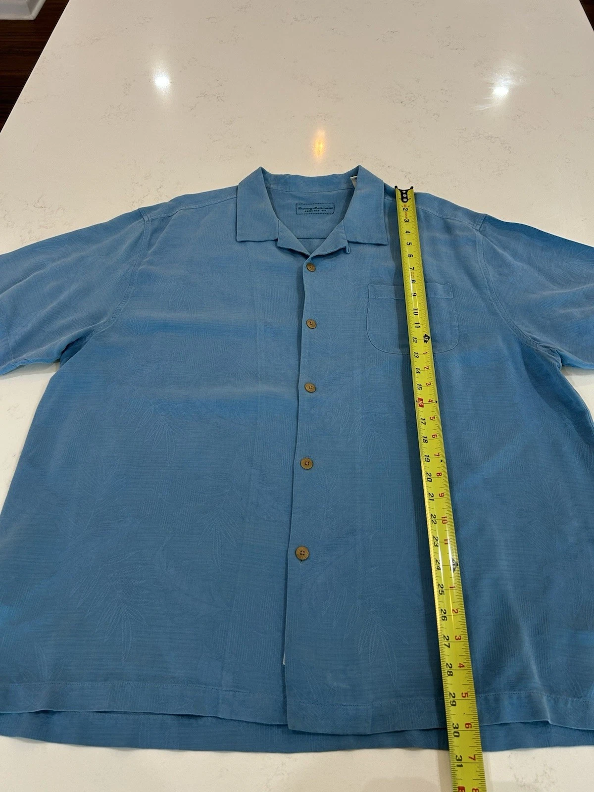 Tommy Bahama Short Sleeve Men’s Medium Blue Button Down Shirt