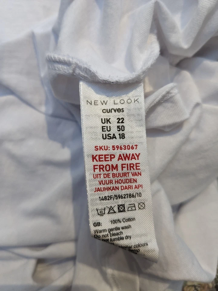 New Look Curves Christmas Santa Womens Top T-Shirt Size 22 White VGC - Image 4 of 4