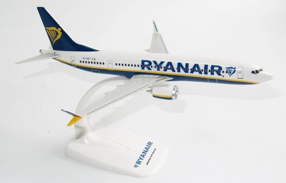 Ryanair Boeing 737 MAX 8 Scale 1:200 Model | PPC Holland - Immagine 2 di 4