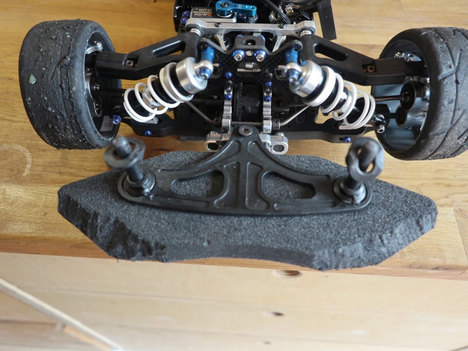 Genius GTC 8, Tourenwagen 1:8, Elektro, Glattbahner, Ohne Akkus - Bild 3 von 4