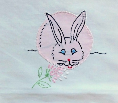 * VINTAGE 40's Hand Applique Embroidery Baby Crib Cover Cotton Silk Bunny 58X41 - Picture 3 of 12