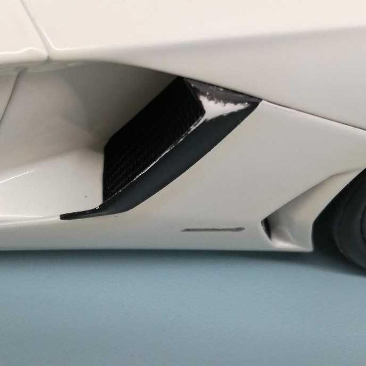 1/18 AUTOart Lamborghini Aventador LP700-4 Roadster White w 1/18 AUTOart Lamborghini Aventador LP700-4 Roadster White w