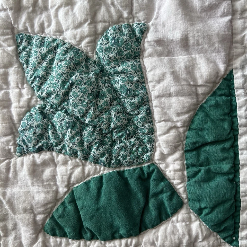 Vintage Handmade Tulip Appliqué Quilt 70” x 80”Hand Quilted – 1930s/40s Feedsack - Image 4 of 4