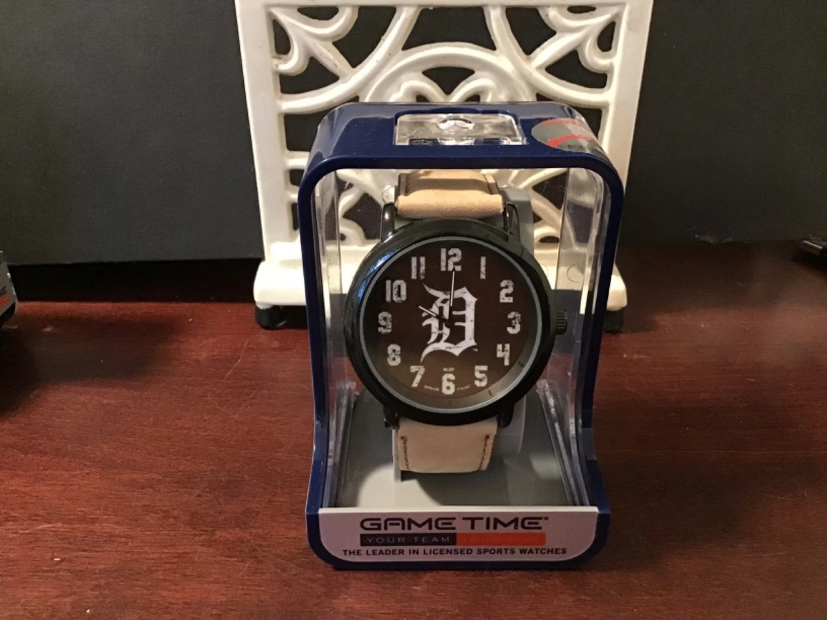 Detroit Tigers MLB Heart Stainless-Steel Bracelet Watch by Game Time NEW Detroit Tigers Silicone Apple Watch Band main image 3