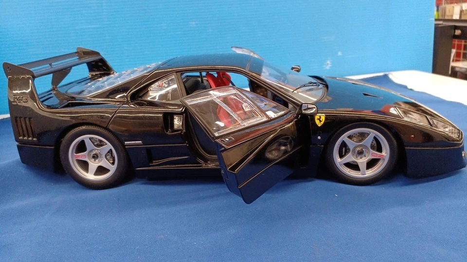 Kyosho Model Number:1/12 Ferrari F40 Lightweight LM - Image 4 of 4