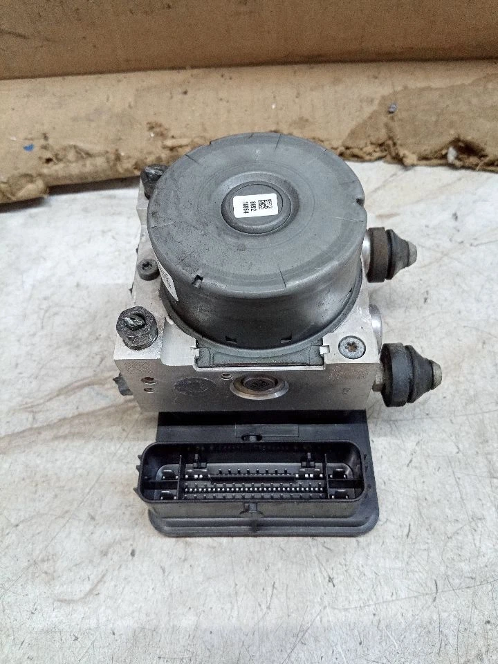 Used ABS Pump and Motor Assembly fits: 2017 Subaru Legacy pump assembly vehicle Foto 3 de 4