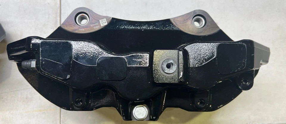 Pinza de freno delantera Ford Mustang GT PP 6 pistones Brembo - 1 delantera izquierda (2015-23) Foto 3 de 4