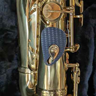 Carbon fiber saxophone thumb hook without hook, ergonomic rest fits all sax type