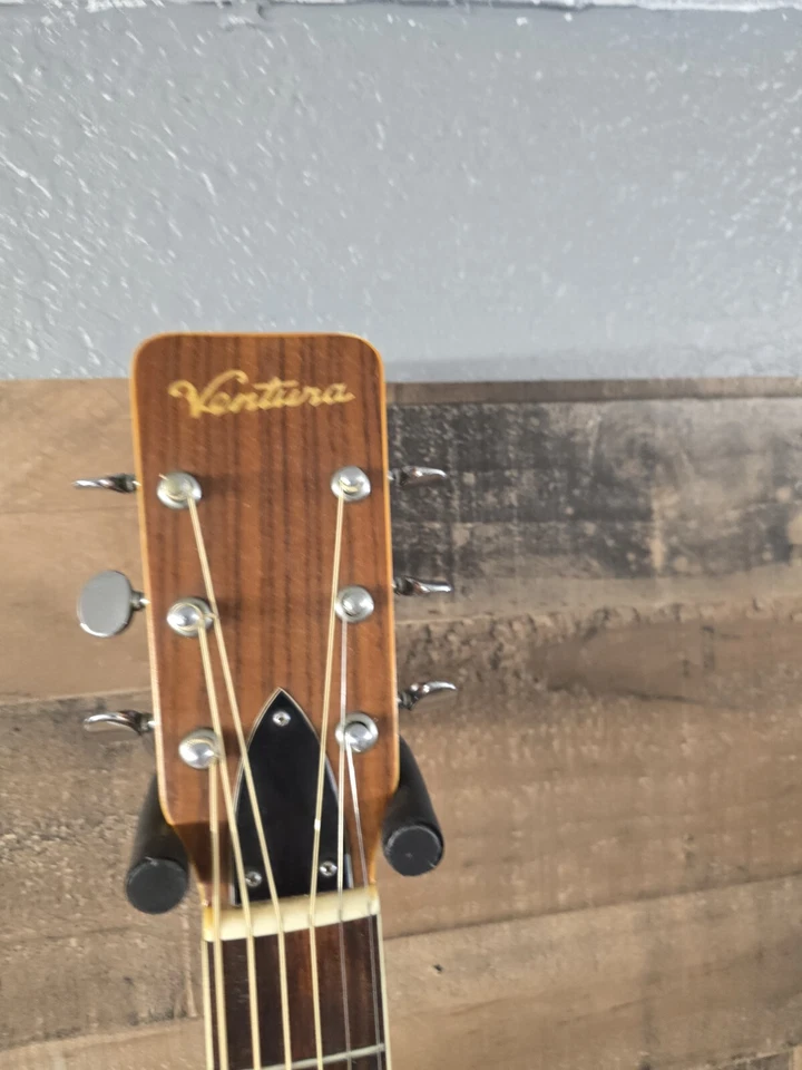 Guitarra acústica Ventura años 70 V696 con estuche de aglomerado original Foto 3 de 4