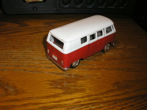Nice 1/32 ? WELLY 4 1/2" 1962 Volkswagen VW Microbus w/ Pull Back ACTION Free SH - Picture 3 of 5