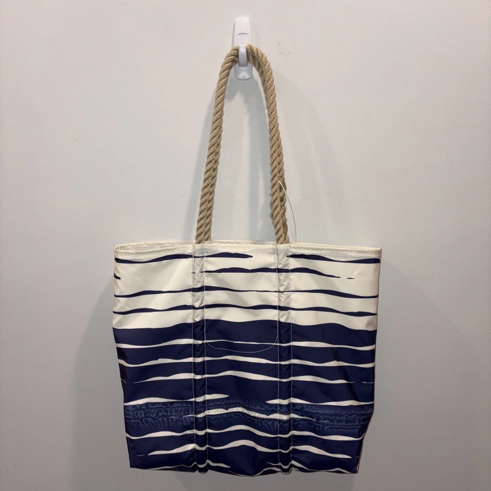 Sea Bags 中号 Calm Current 托特包 蓝色和白色 大麻手柄和手机口袋 — 第 2/4 张图片