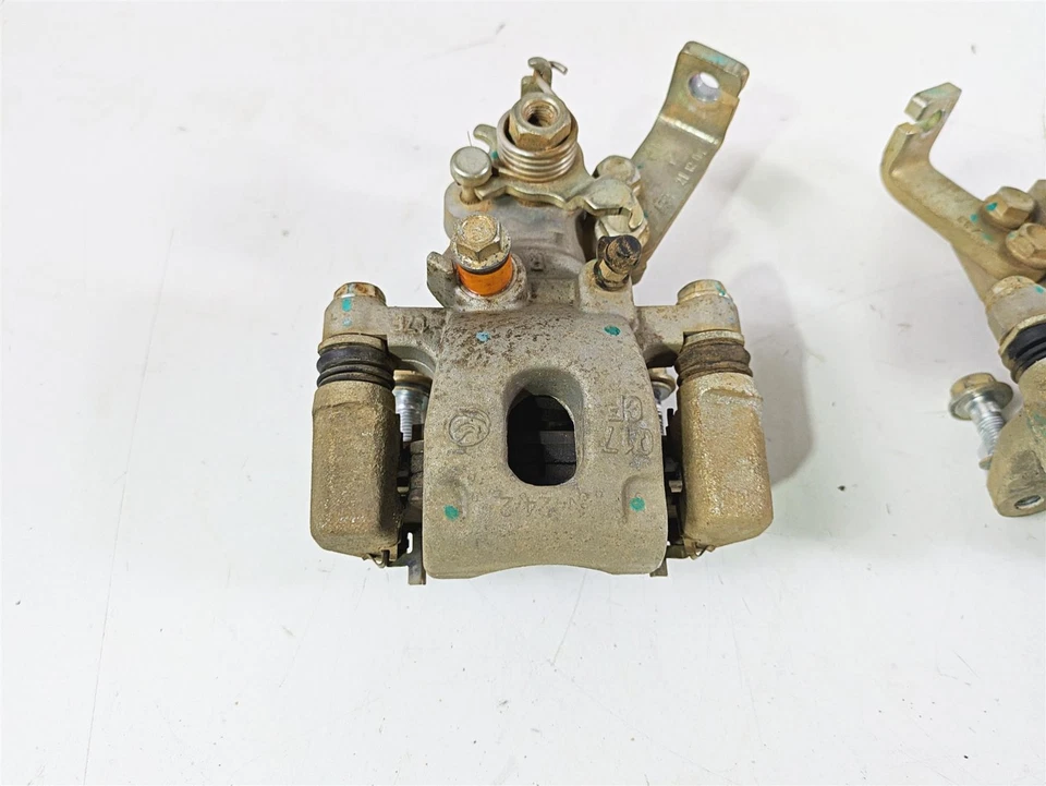 Juego de pinzas de freno traseras CFMoto Zforce 950 Sport 2022 5BY0-081060 5BY0-081050 Foto 3 de 4