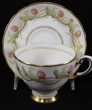 ROYAL TUSCAN 9682 Cup & Saucer Set Bone China GREAT CONDITION