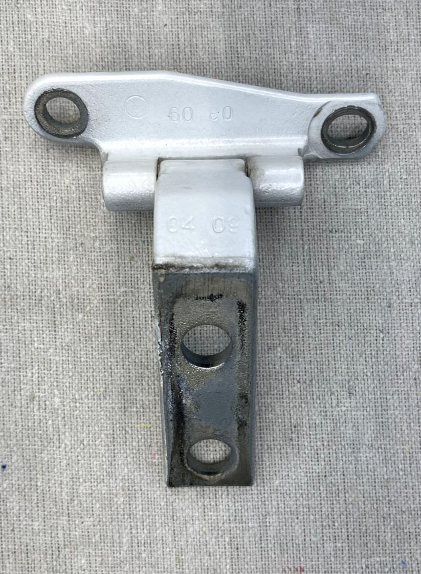 10-15 LEXUS IS250C IS350C FRONT RIGHT SIDE UPPER HINGE OEM 68710-53010