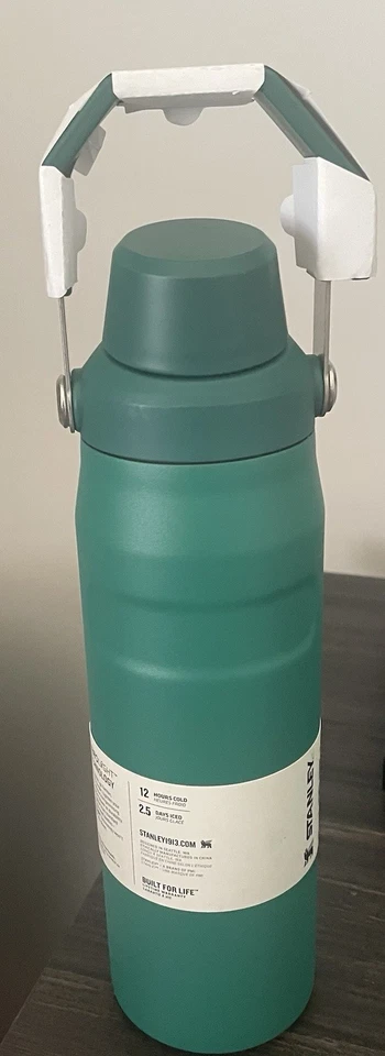 Stanley Water Bottle 24oz Green Aerolight Iceflow Bottle - Image 2 of 4