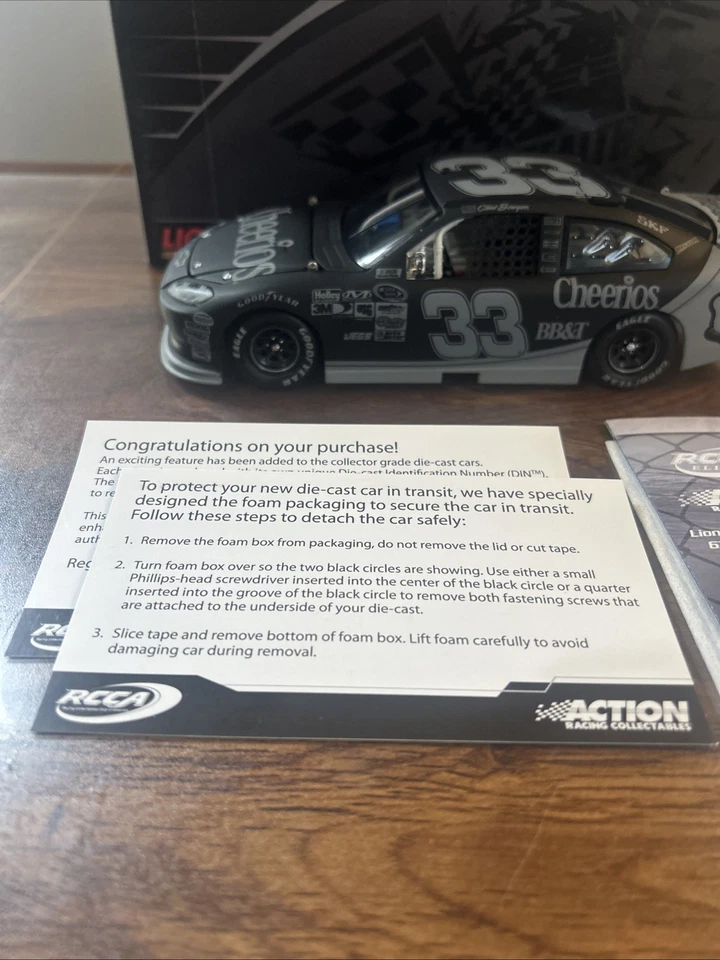 Clint Bowyer #33 STEALTH FINISH CHEERIOS CHEVY 19 de 276 2011 Acción Raro Nascar Foto 2 de 4