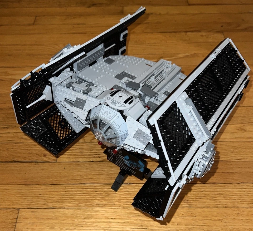 LEGO Ultimate Collector Series: TIE Advanced 10175 100% complete w/instructions - Image 4 of 4