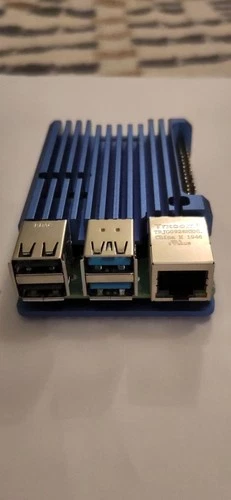 Raspberry Pi 4 Model B Rev 1.4 8Gb RAM in passive aluminium heatsink case (Blue)