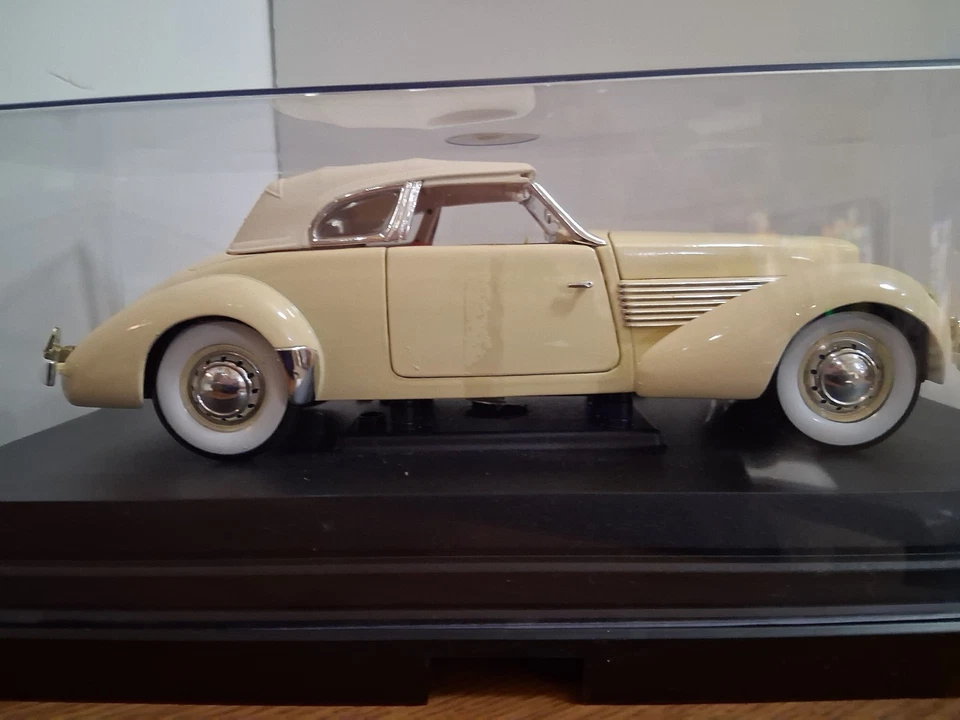 1936 Cord 810 Coupe yellow with cream top and red interior 1:18 Diecast Metal - Image 2 of 4