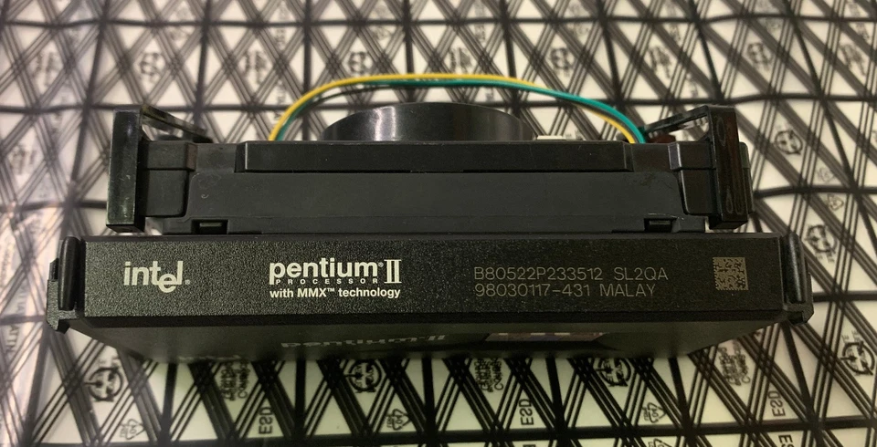 Intel Pentium II B80522P233512 SL2QA 233MHz CPU Processor - Image 4 of 4