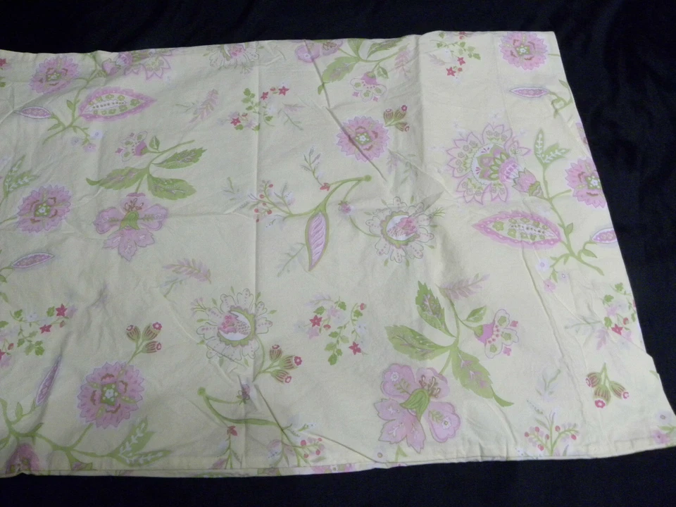 Funda de almohada estándar Pottery Barn Kids floral cachemira amarillo verde rosa blanco  Foto 3 de 4