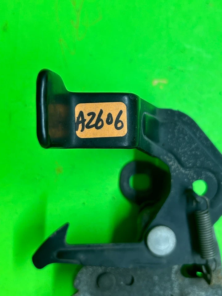 Actuador de cierre de bloqueo Nissan Pathfinder 2003-2004 OEM Foto 3 de 4