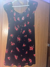 ✨Urban Outfitters Motel Dress Red and Black Floral 