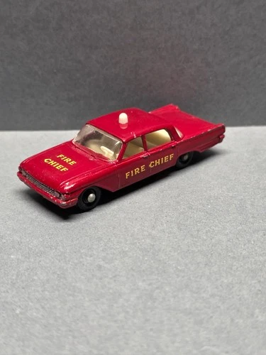 Matchbox Lesney #59 Ford Fairlane Fire Chief's Car