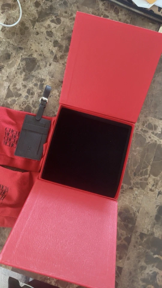 Auténtico. 2 etiquetas de equipaje Carolina Herrera nuevas en caja con bolsas antipolvo  Foto 4 de 4