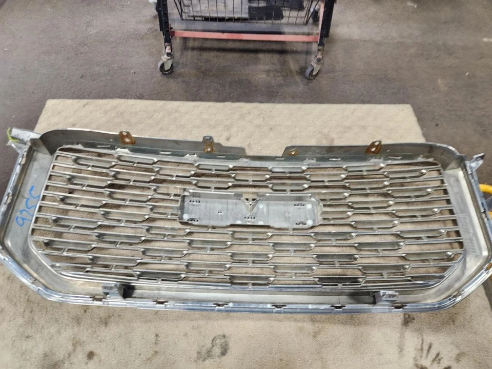 Grille Chrome Surround SLE Fits 15-20 YUKON 778771 - Image 3 of 4