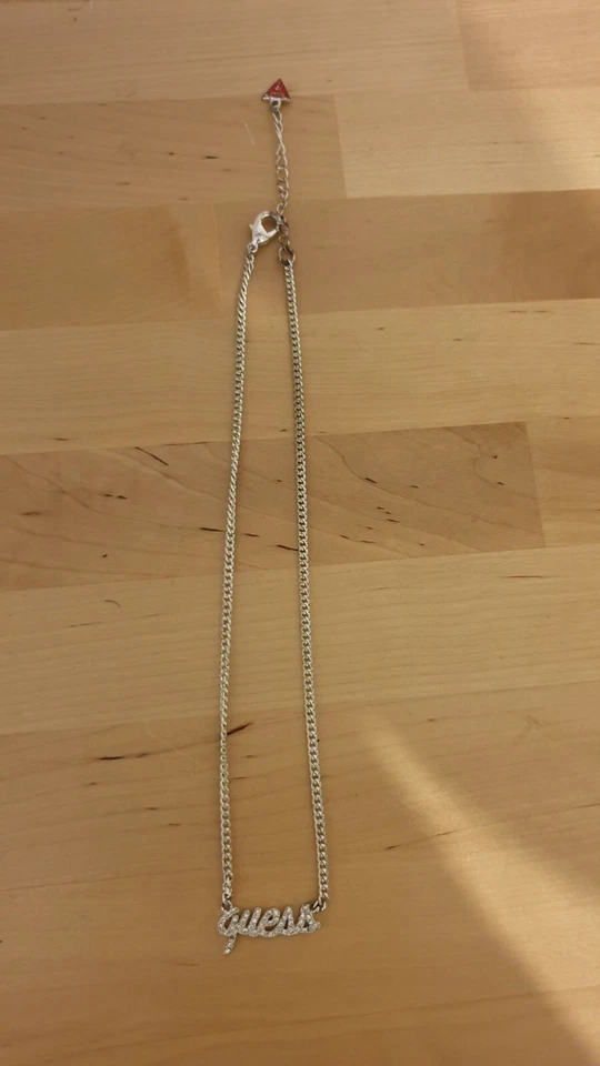 Collana Girocollo Guess con scritta ricoperta da strass Gioielli Accessori Donna - Immagine 2 di 4