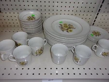 A84 royal warnick sunflower dinnerware set 37 piece