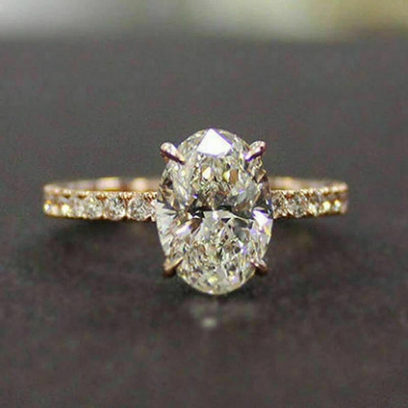 Anillo de boda solitario de moissanita ovalado de 2,30 quilates enchapado en oro rosa de 14 quilates Foto 2 de 4