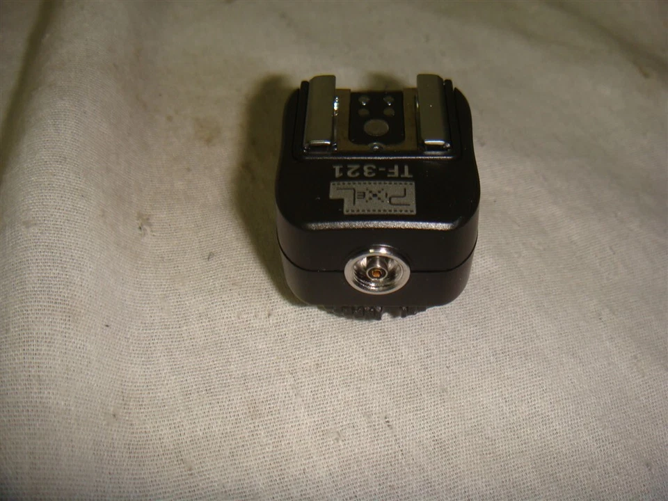 PIXEL TF-321 HOT SHOE ADAPTER FOR CANON FLASH UNITS -EXCELLENT - Image 4 of 4