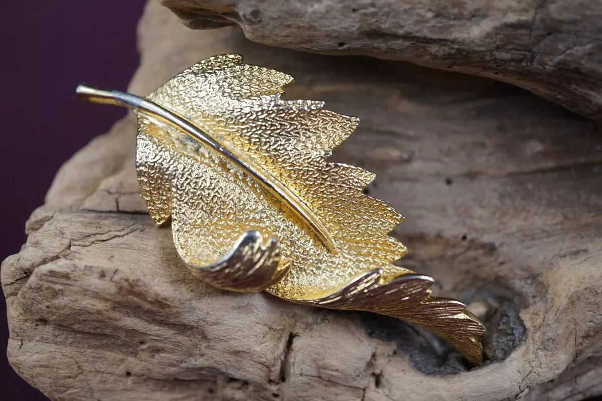 Coro pin jewelry deals