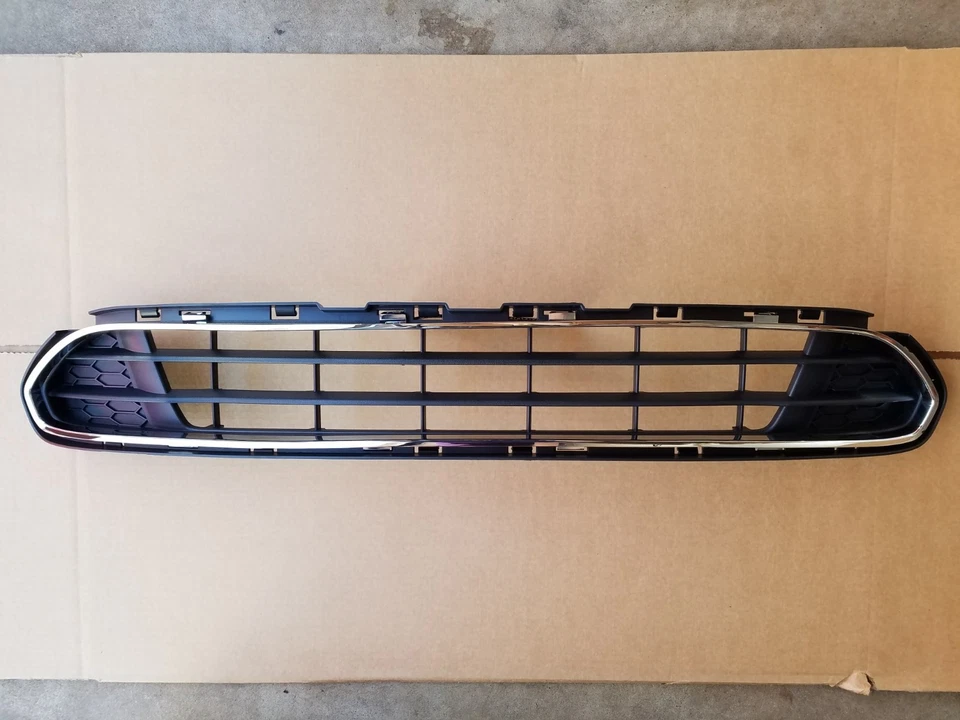 Juego de 2 piezas de parachoques delantero Ford Fusion 2010-2012 rejilla inferior y moldura cromada Foto 2 de 3